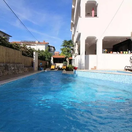 Lili With Pool * بوريتش